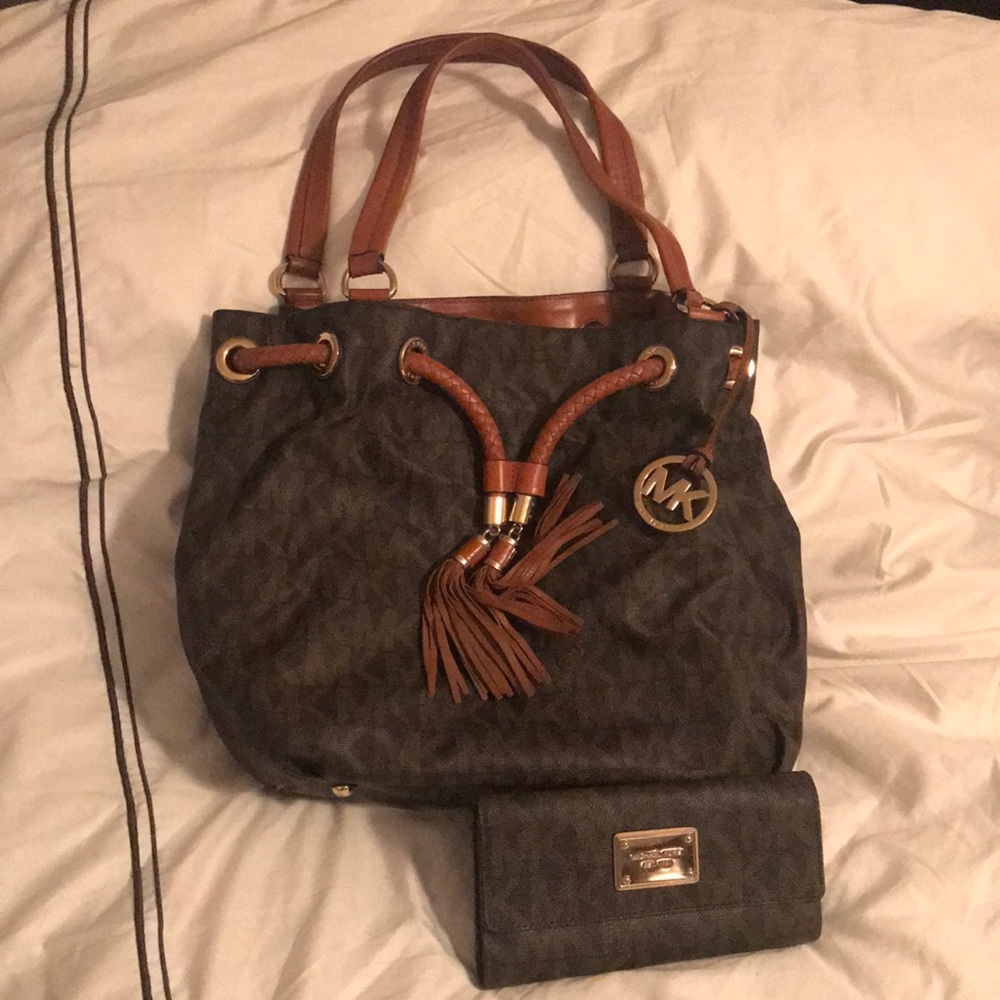 Michael Kors large shoulder bag & wallet set
